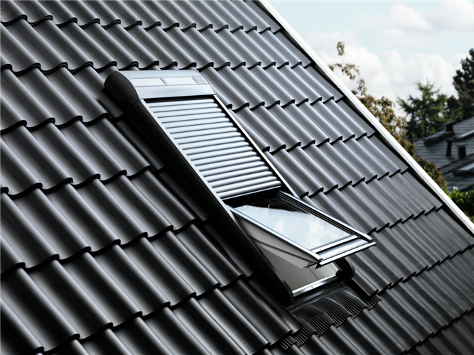 solarne-ovladana-vonkajsia-roleta-velux-5.png